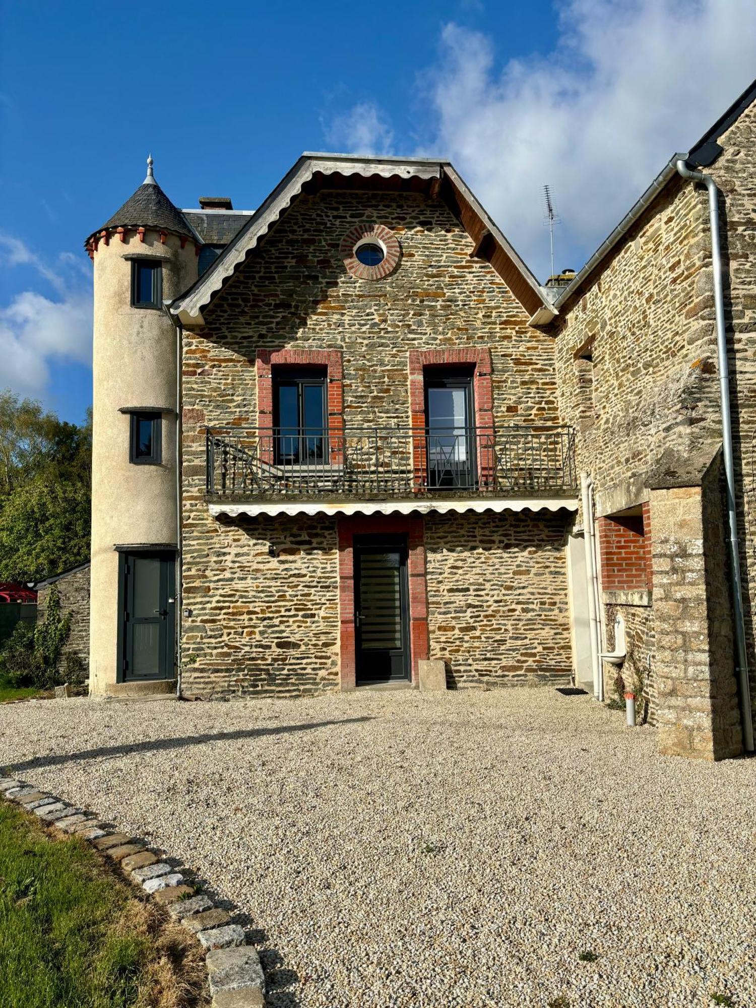 Gite De La Petite Tour Pontorson Exteriör bild