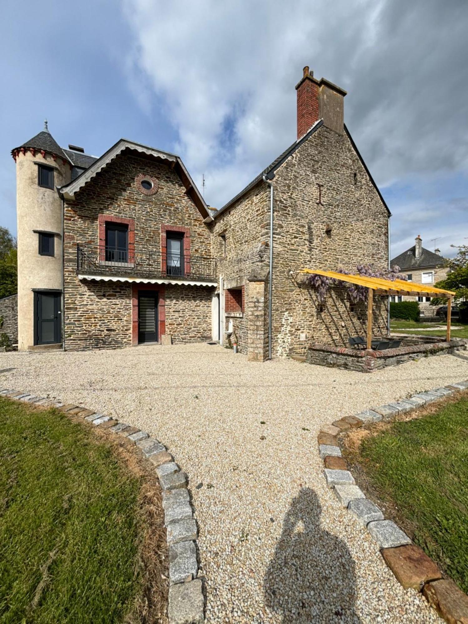 Gite De La Petite Tour Pontorson Exteriör bild